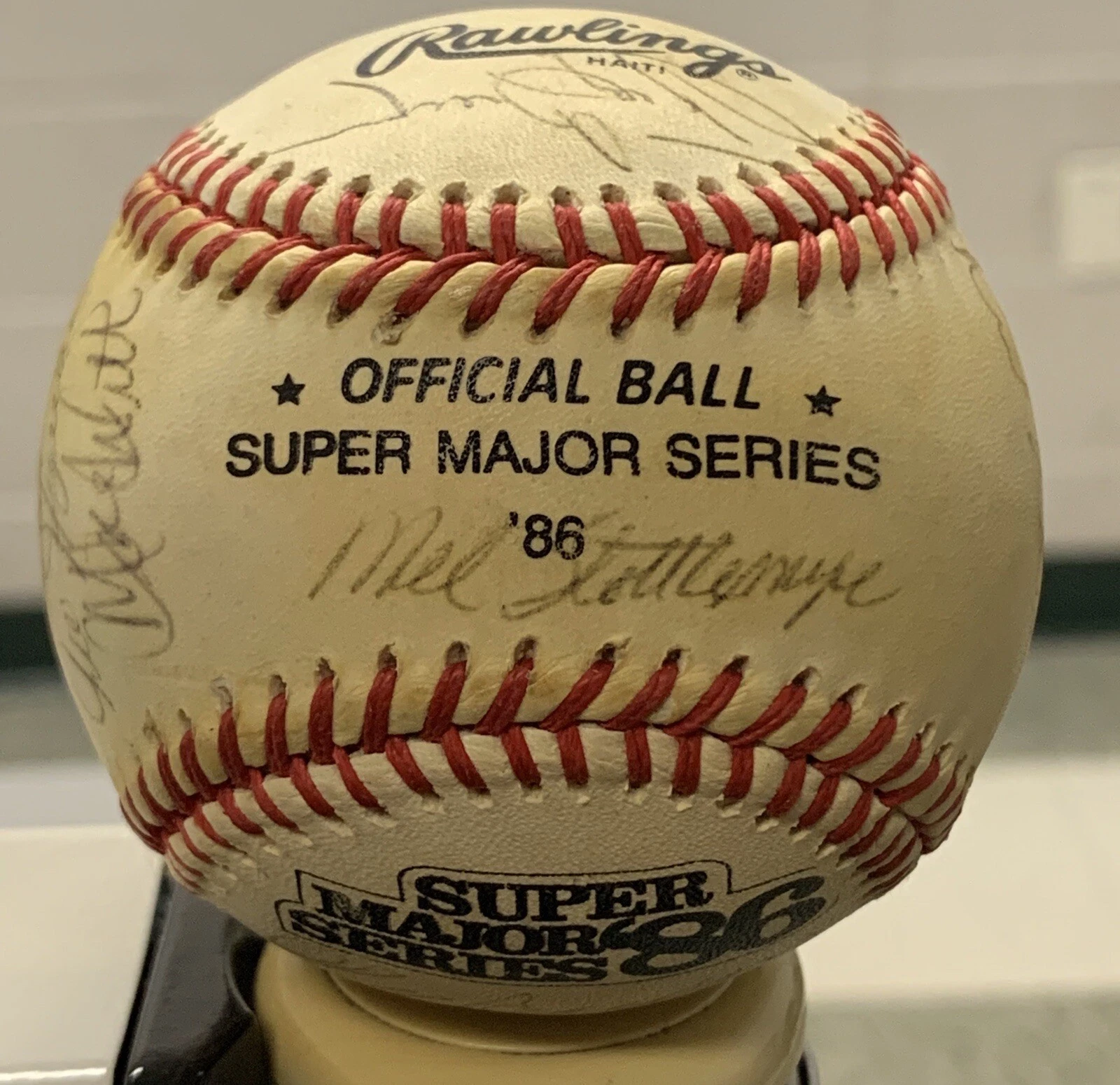 TEAM SIGNED AUTOGRAPHED SUPER MAJOR SERIES BASEBALL BY 22 Gwynn Ripken Ozzie +