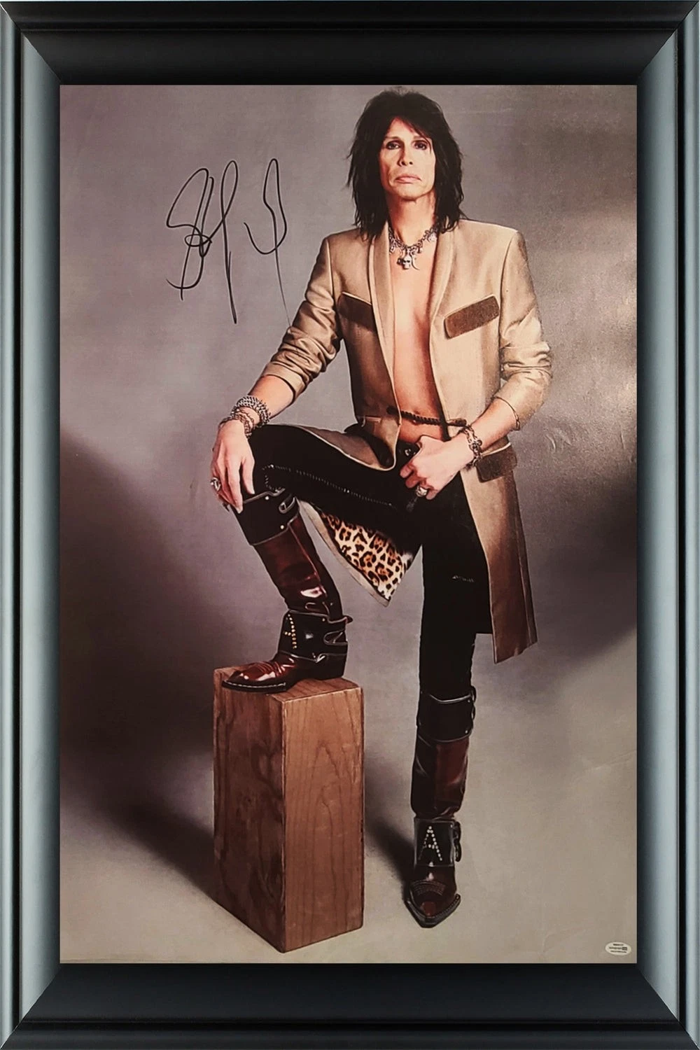 AEROSMITH STEVEN TYLER AUTOGRAPHED DEBONAIR FRAMED 24×36 CANVAS PHOTO VIDEO PROO COLLECTIBLE MEMORABILIA