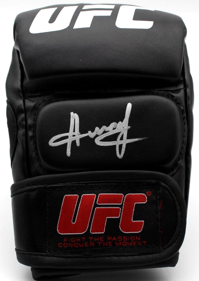 Alibi Idiris Signed UFC Training Glove MMA w/Beckett COA BAS BT56314