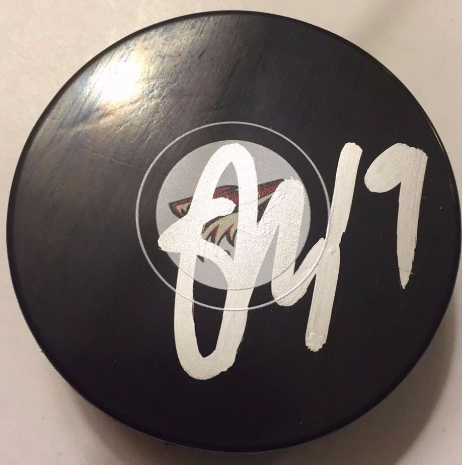 SHANE DOAN SIGNED ARIZONA COYOTES PUCK W/CASE COA