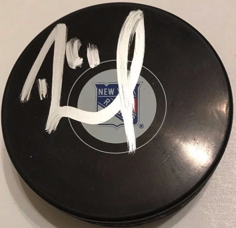 RICK NASH SIGNED NEW YORK RANGERS PUCK W/CASE COA