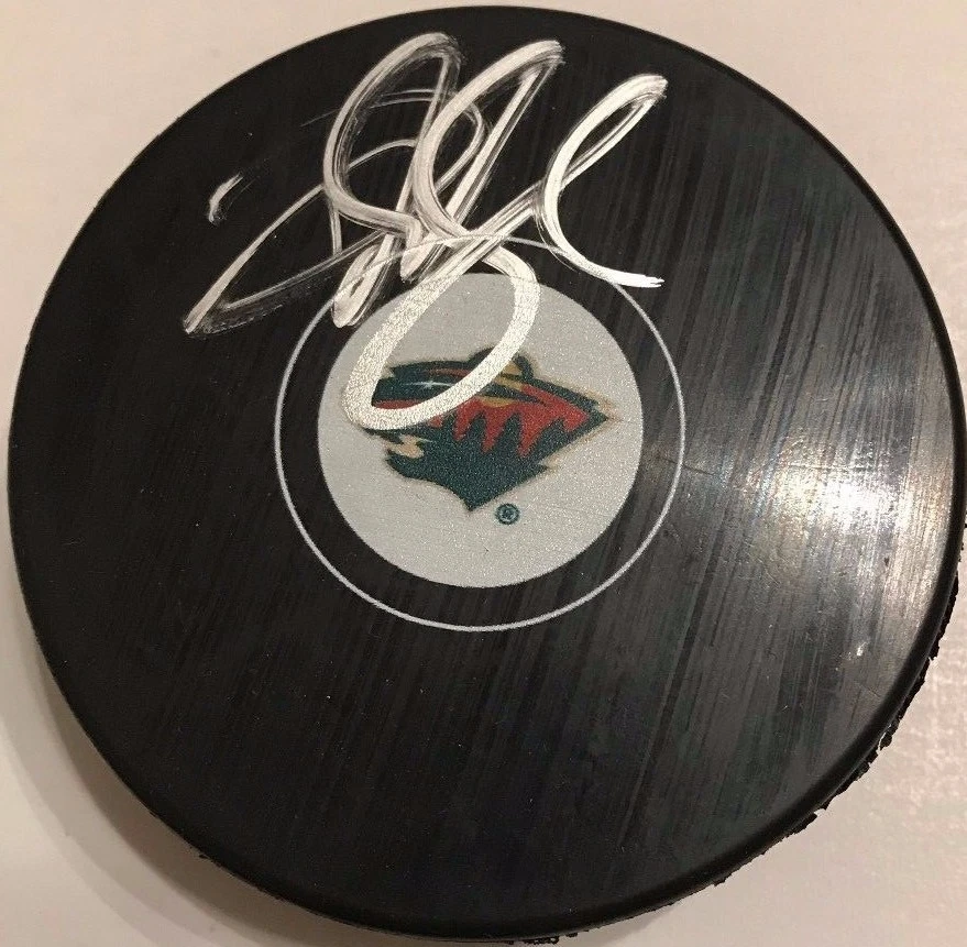 DEVAN DUBNYK SIGNED MINNESOTA WILD PUCK W/CASE COA
