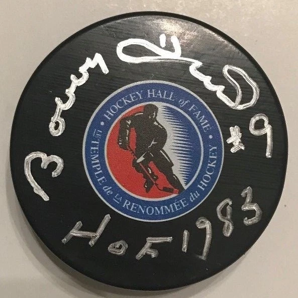 BOBBY HULL SIGNED HOCKEY HALL OF FAME PUCK W/CASE CHICAGO BLACKHAWKS COA