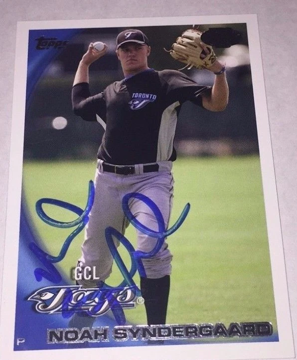 NOAH SYNDERGAARD SIGNED 2010 TOPPS PRO DEBUT PROSPECT ROOKIE CARD AUTO
