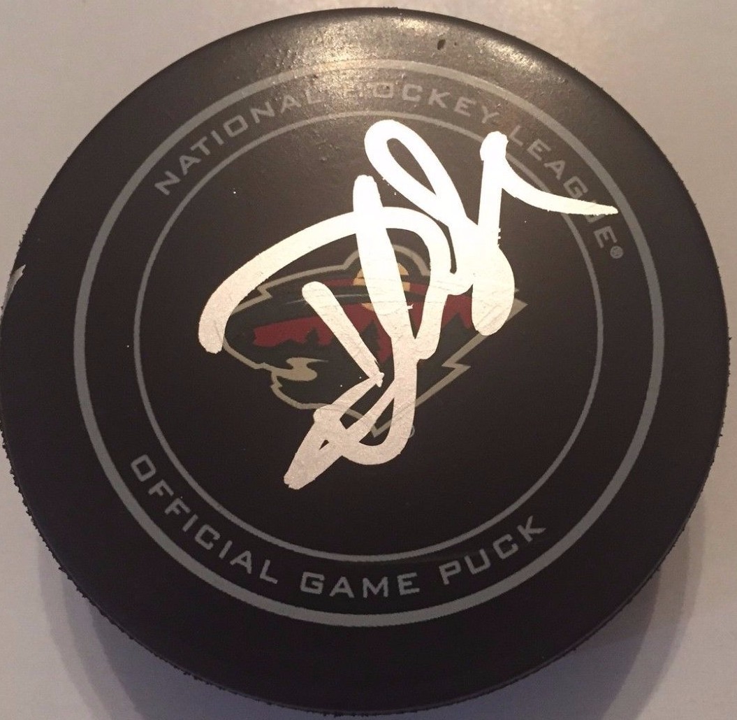 DEVAN DUBNYK SIGNED 2016 MINNESOTA WILD GAME PUCK W/CASE COA