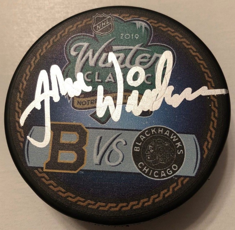 JOHN WIEDEMAN SIGNED 2019 WINTER CLASSIC PUCK W/CASE BLACKHAWKS NOTRE DAME COA