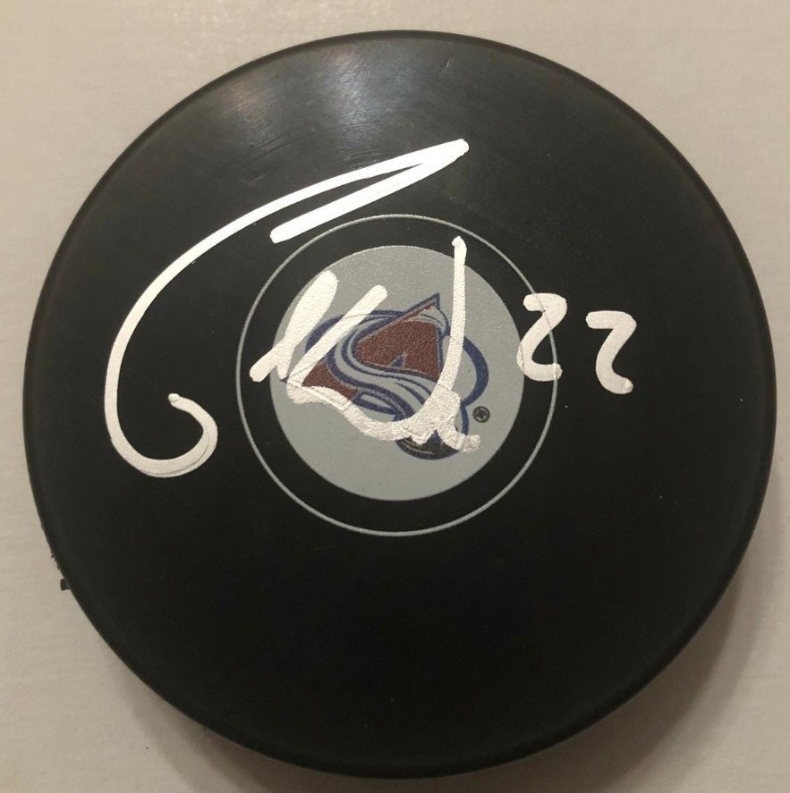COLIN WILSON SIGNED COLORADO AVALANCHE PUCK W/CASE COA