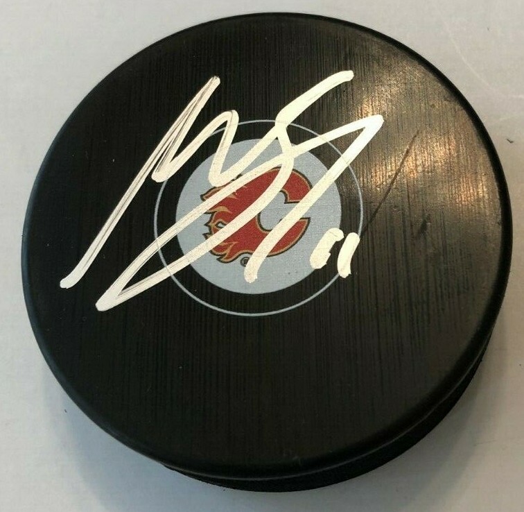 MIKAEL BACKLUND SIGNED CALGARY FLAMES HOCKEY PUCK W/CASE COA