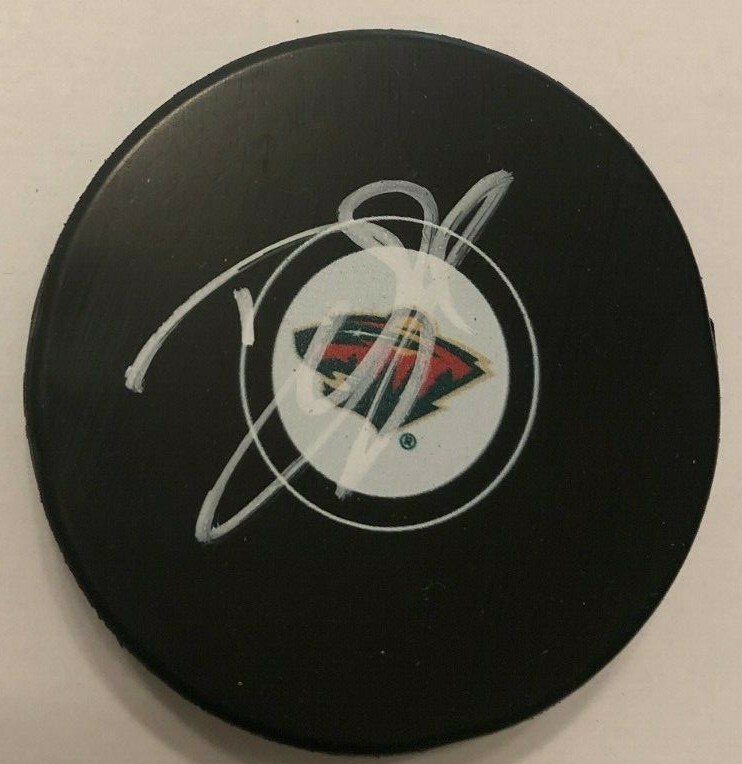 DEVAN DUBNYK SIGNED MINNESOTA WILD HOCKEY PUCK W/CASE COA