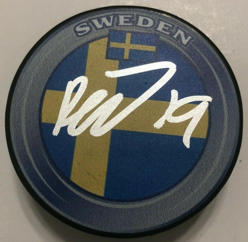 DAVID GUSTAFSSON SIGNED TEAM SWEDEN HOCKEY PUCK W/ CASE WINNIPEG JETS COA