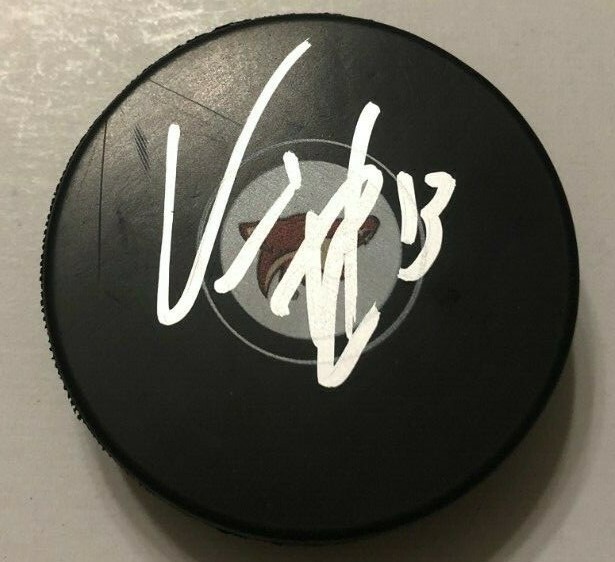 VINNIE HINOSTROZA SIGNED ARIZONA COYOTES HOCKEY PUCK W/ CASE COA