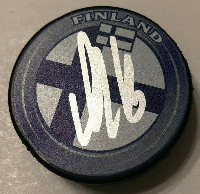 ALEKSANDER BARKOV SIGNED FINLAND HOCKEY PUCK W/ CASE FLORIDA PANTHERS COA