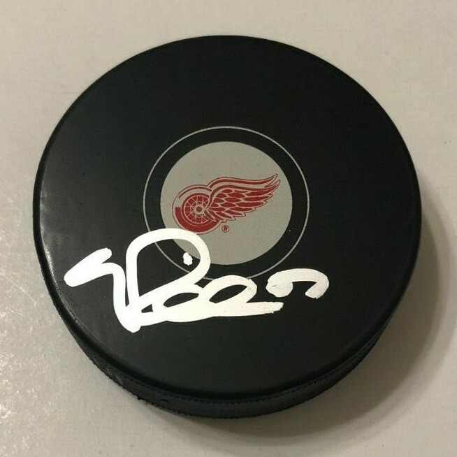 VALTTERI FILPPULA SIGNED DETROIT RED WINGS PUCK W/ CASE COA