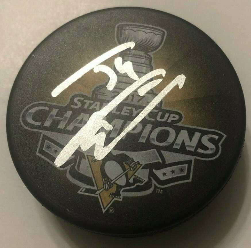 TOM KUHNHACKL SIGNED 2017 PITTSBURGH PENGUINS STANLEY CUP CHAMPS PUCK W CASE COA