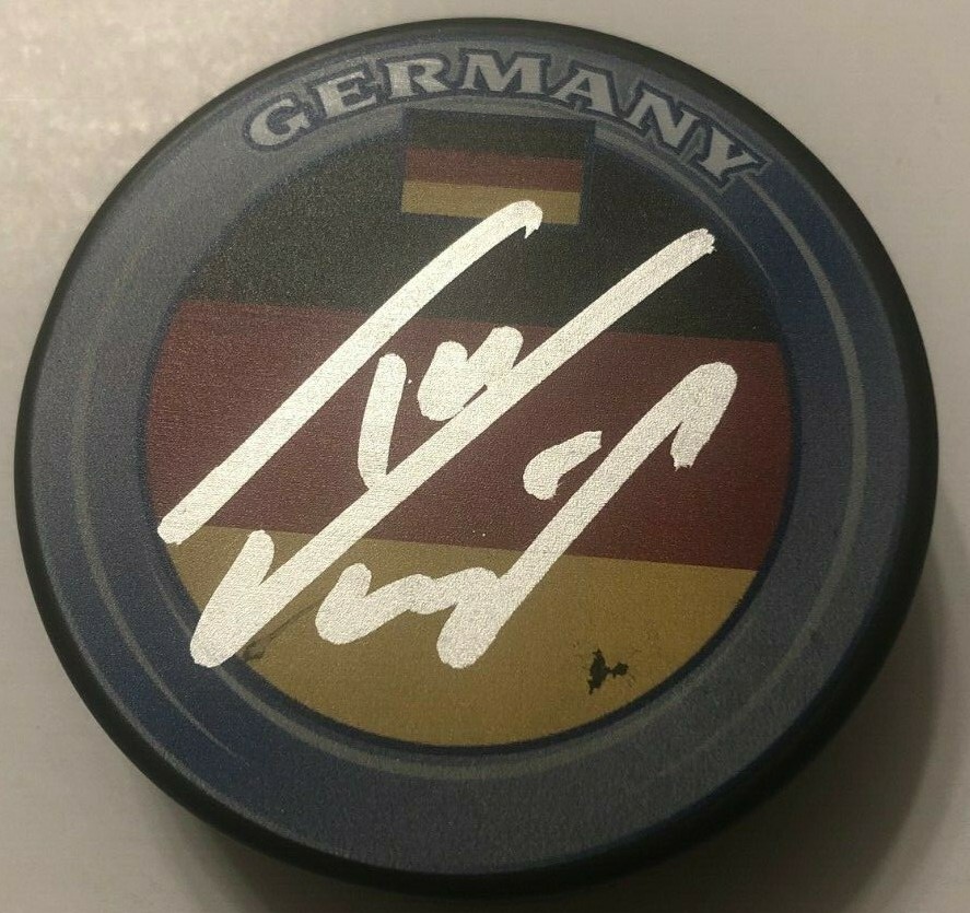 TOM KUHNHACKL SIGNED GERMANY HOCKEY PUCK W/ CASE ISLANDERS PENGUINS COA