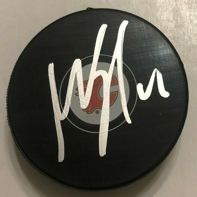 MIKAEL BACKLUND SIGNED CALGARY FLAMES HOCKEY PUCK W/ CASE COA
