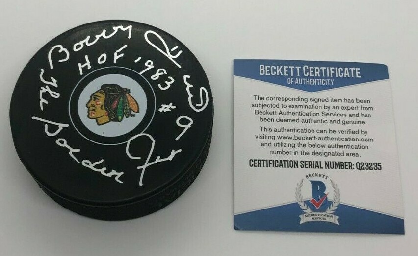 BOBBY HULL SIGNED CHICAGO BLACKHAWKS HOCKEY PUCK W/ CASE HOF BECKETT BAS