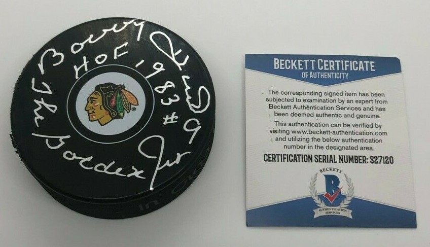BOBBY HULL SIGNED CHICAGO BLACKHAWKS HOCKEY PUCK W/ CASE HOF BECKETT BAS