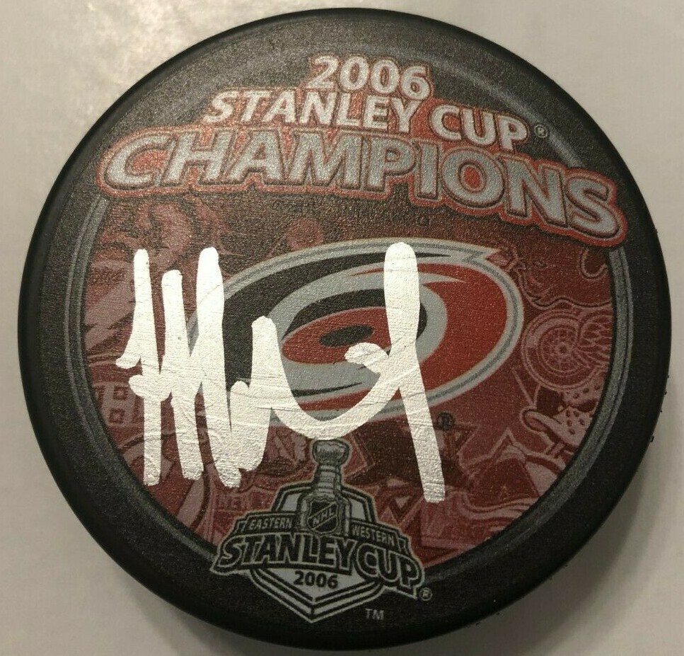JEFF DANIELS SIGNED 2006 STANLEY CUP PUCK W/ CASE CAROLINA HURRICANES COA