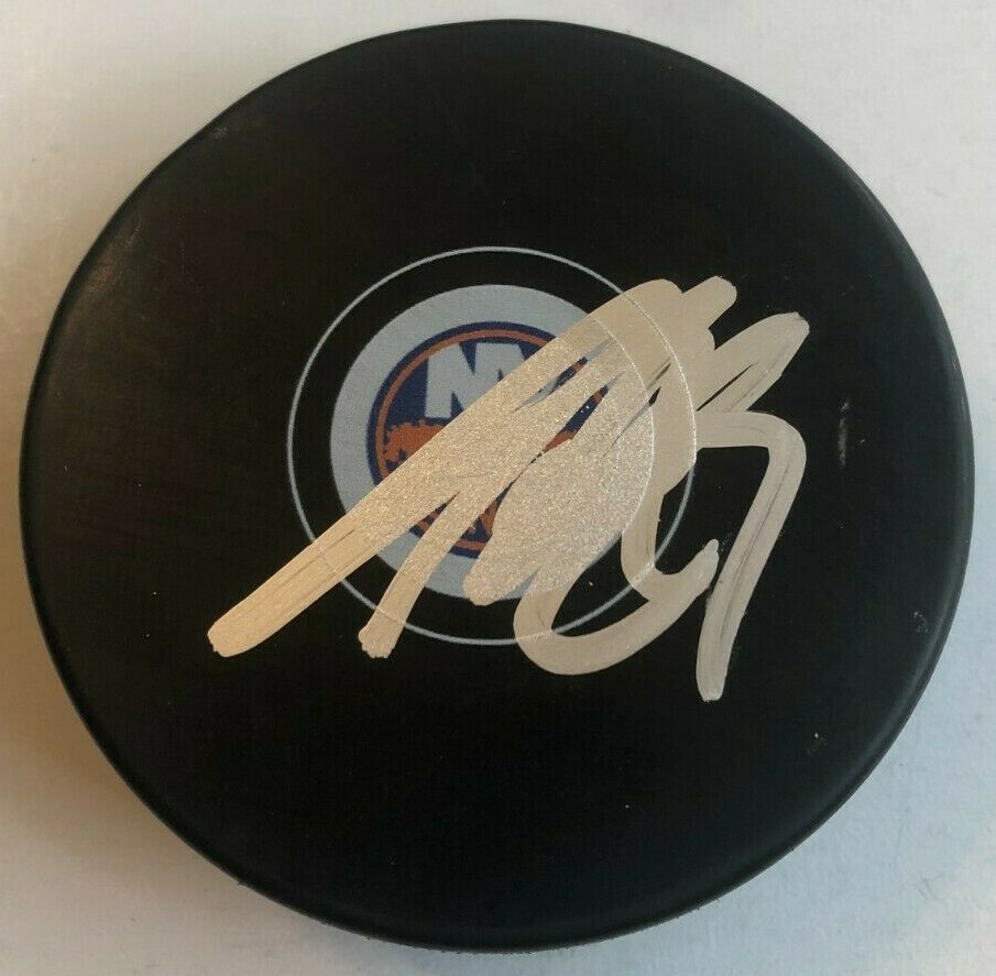 ANDERS LEE SIGNED NEW YORK ISLANDERS HOCKEY PUCK W/ CASE COA