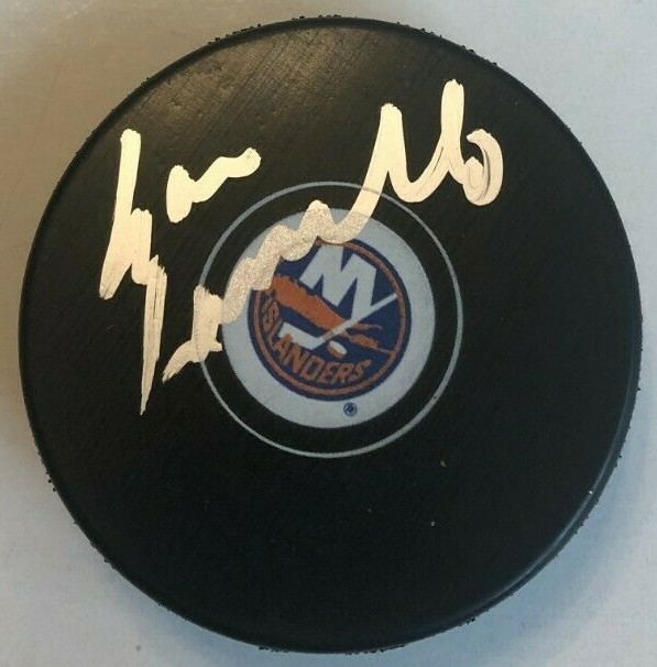 LOU LAMORIELLO SIGNED NEW YORK ISLANDERS HOCKEY PUCK W/ CASE COA