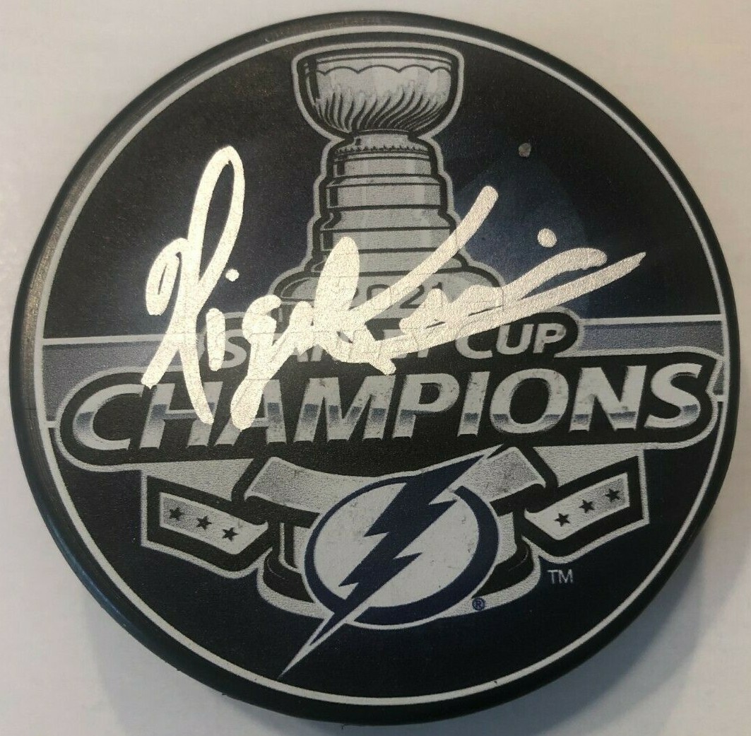 NIGEL KIRWAN SIGNED 2021 STANLEY CUP PUCK W/ CASE TAMPA BAY LIGHTNING COA