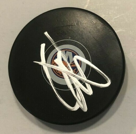 OLIVER WAHLSTROM SIGNED NEW YORK ISLANDERS HOCKEY PUCK W/ CASE COA