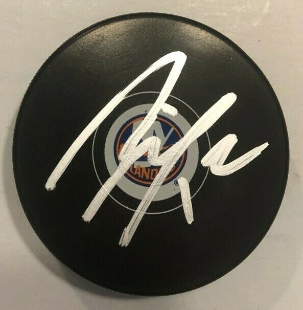 JOSH BAILEY SIGNED NEW YORK ISLANDERS HOCKEY PUCK W/ CASE COA