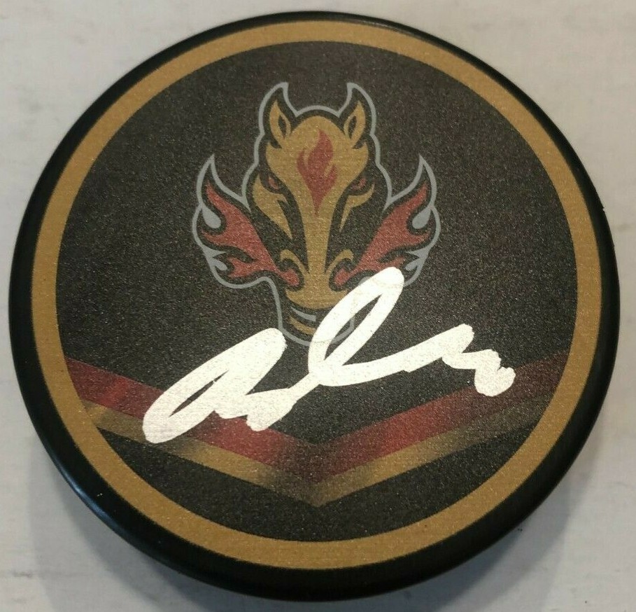 BLAKE COLEMAN SIGNED CALGARY FLAMES HOCKEY PUCK W/ CASE COA