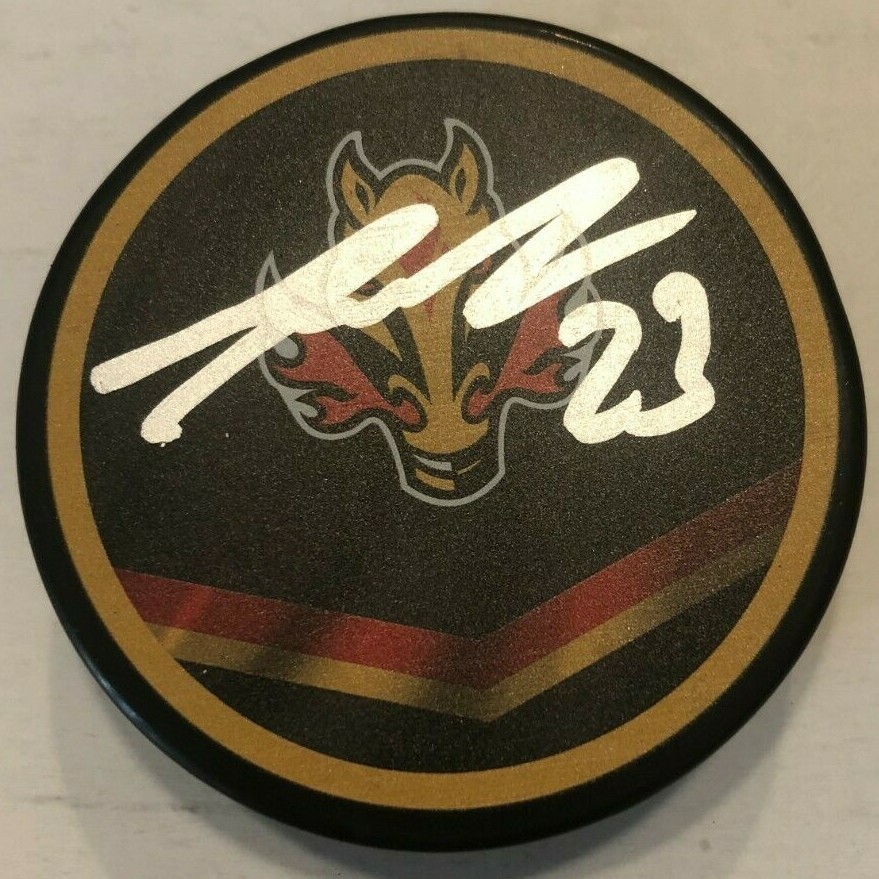 SEAN MONAHAN SIGNED CALGARY FLAMES HOCKEY PUCK W/ CASE COA