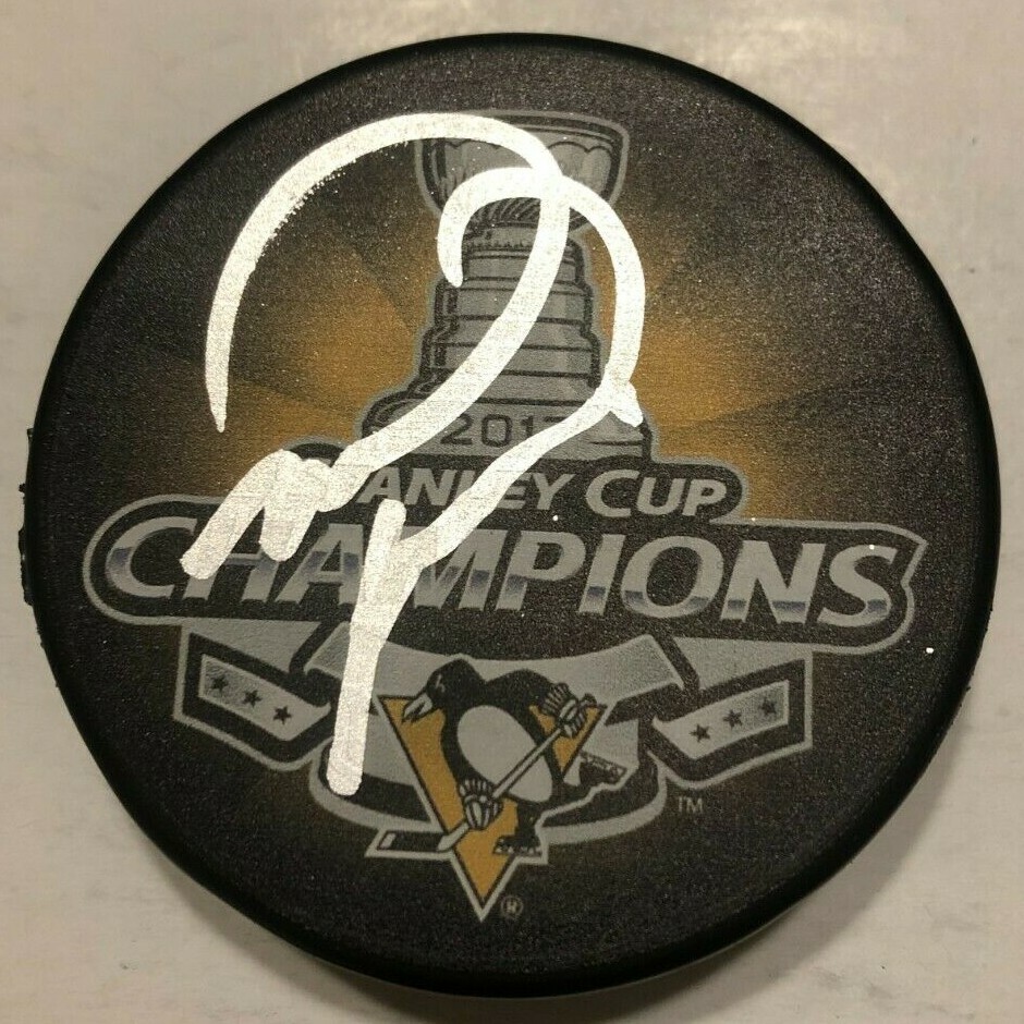 MARK RECCHI SIGNED 2017 STANLEY CUP HOCKEY PUCK W/ CASE PITTSBURGH PENGUINS COA