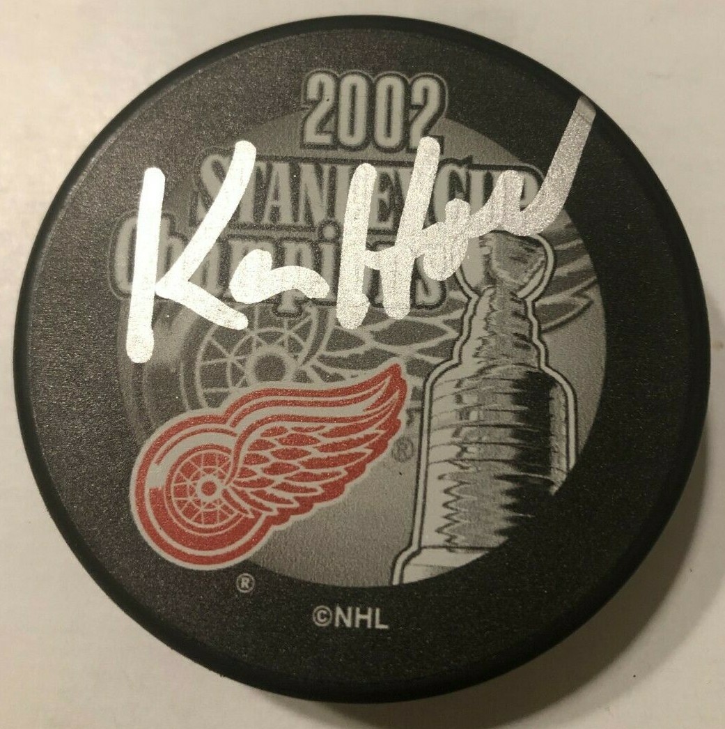 KEN HOLLAND SIGNED DETROIT RED WINGS 2002 STANLEY CUP HOCKEY PUCK W/ CASE COA