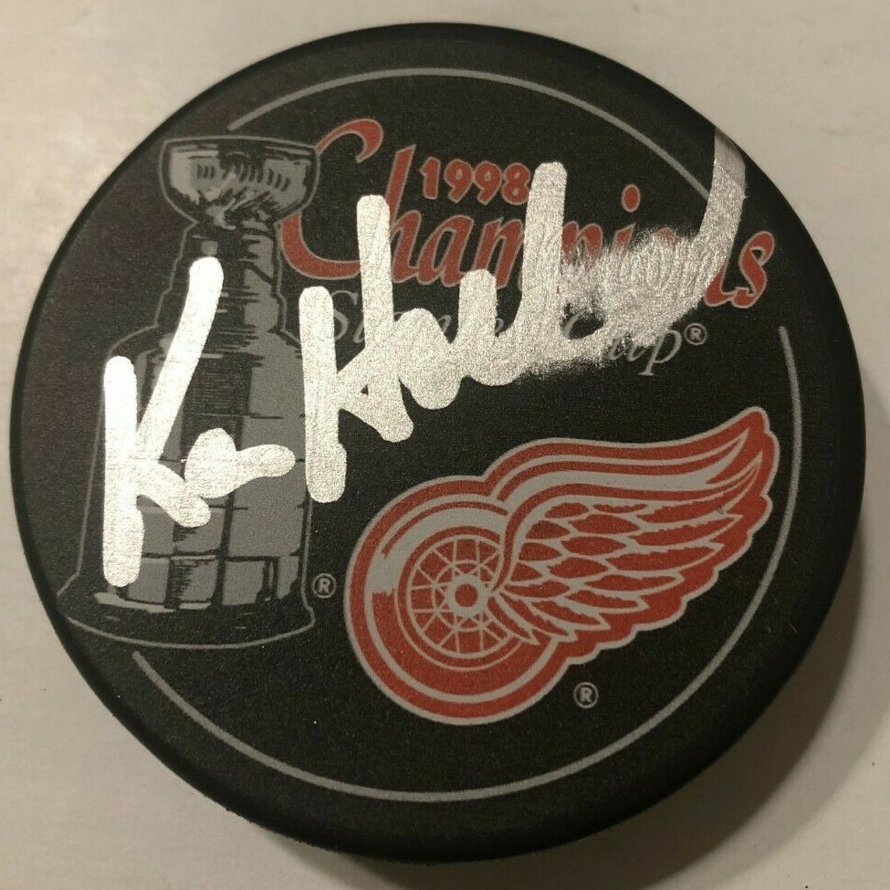 KEN HOLLAND SIGNED DETROIT RED WINGS 1998 STANLEY CUP HOCKEY PUCK W/ CASE COA