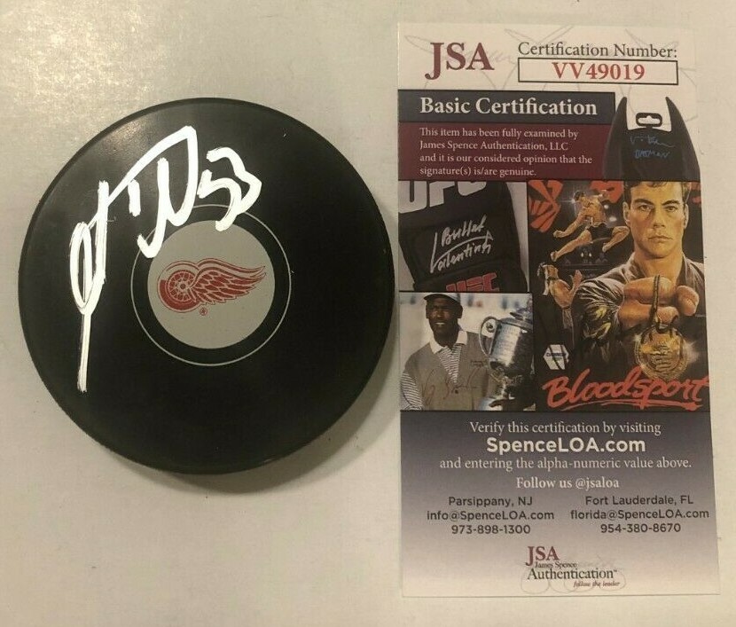 MORITZ SEIDER SIGNED DETROIT RED WINGS HOCKEY PUCK W CASE JSA COA