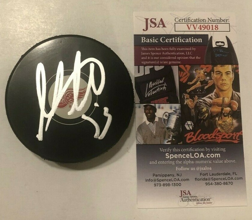 MORITZ SEIDER SIGNED DETROIT RED WINGS HOCKEY PUCK W CASE JSA COA