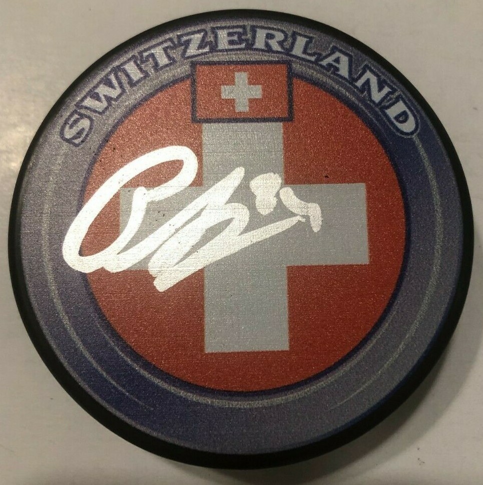 PIUS SUTER SIGNED SWITZERLAND HOCKEY PUCK W/ CASE RED WINGS BLACKHAWKS COA