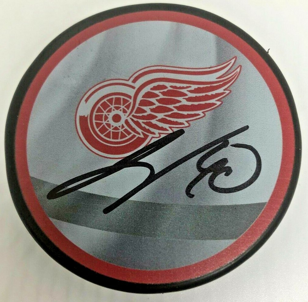 JOE VELENO SIGNED DETROIT RED WINGS HOCKEY PUCK W/ CASE COA