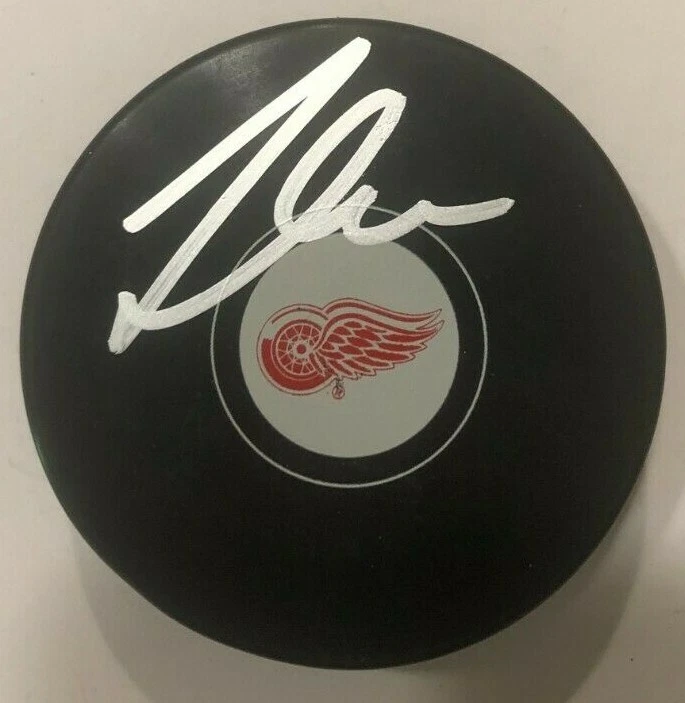 FILIP ZADINA SIGNED DETROIT RED WINGS HOCKEY PUCK W/ CASE COA