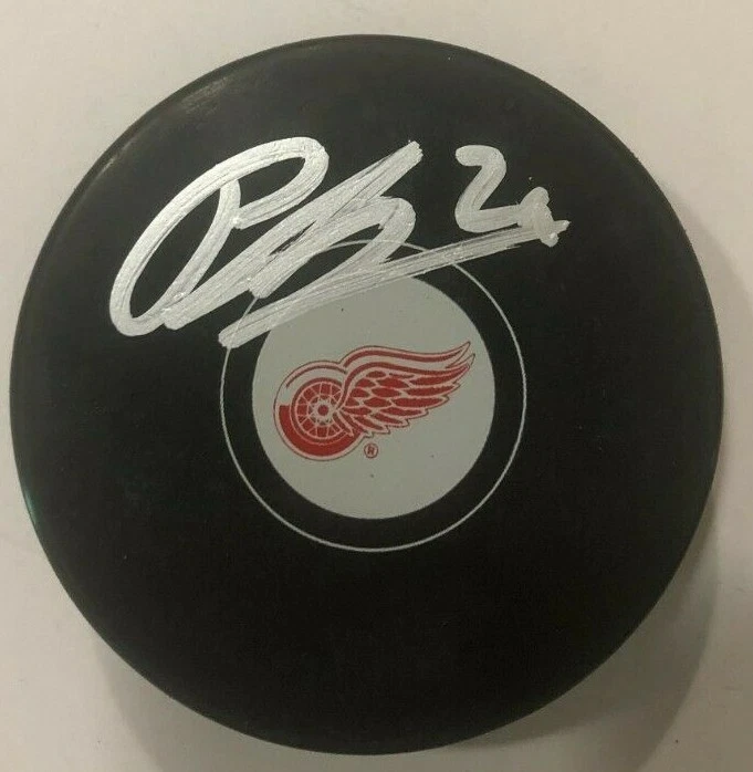PIUS SUTER SIGNED DETROIT RED WINGS HOCKEY PUCK W/ CASE COA