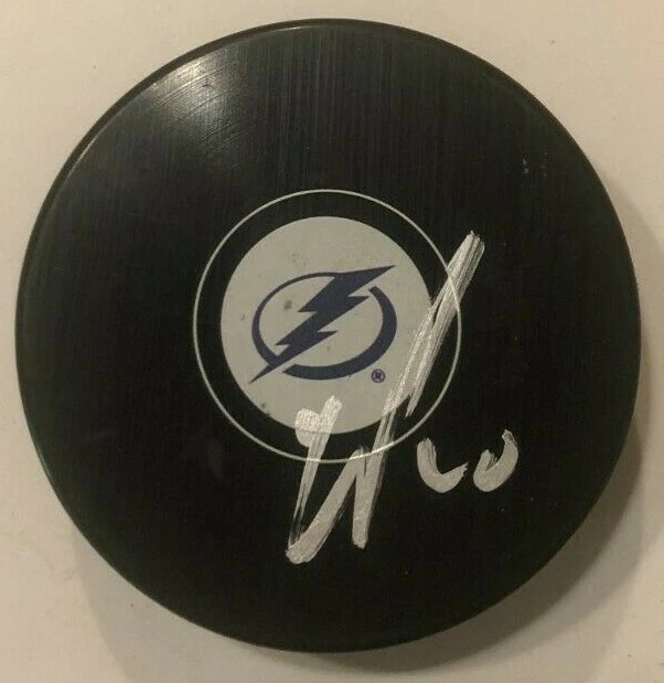COREY PERRY SIGNED TAMPA BAY LIGHTNING HOCKEY PUCK W/ CASE COA