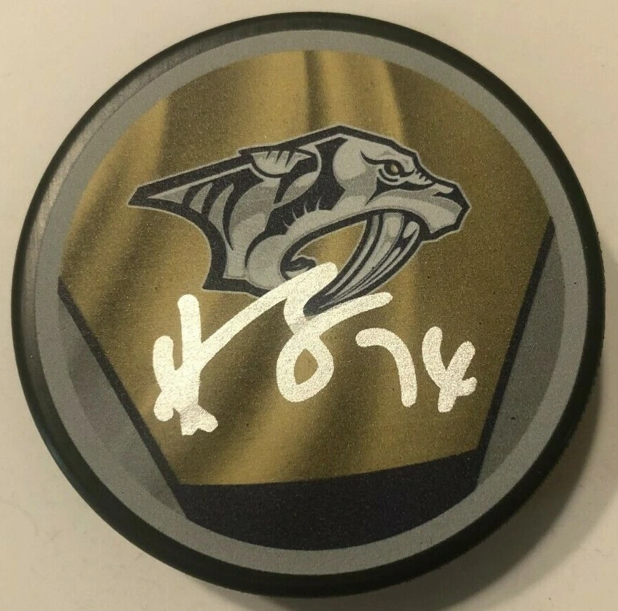 JUUSE SAROS SIGNED NASHVILLE PREDATORS HOCKEY PUCK W/ CASE COA