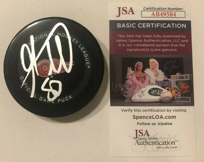 MORITZ SEIDER SIGNED DETROIT RED WINGS OFFICIAL GAME HOCKEY PUCK W/ CASE JSA COA