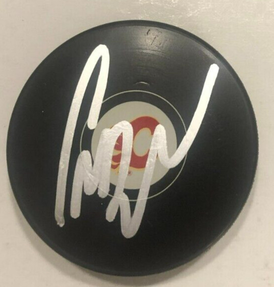 CRAIG BERUBE SIGNED AUTOGRAPHED CALGARY FLAMES HOCKEY PUCK W/ CASE COA