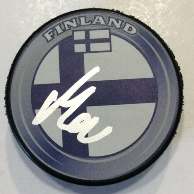 MIKAEL GRANLUND SIGNED FINLAND HOCKEY PUCK W/ CASE NASHVILLE PREDATORS WILD COA