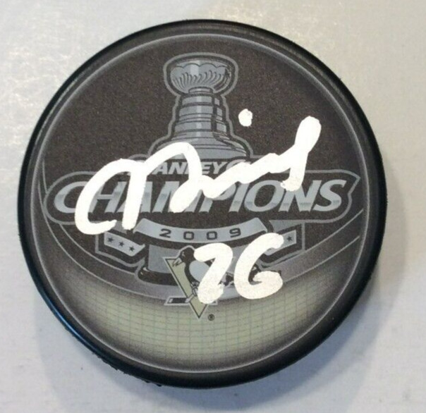 RUSLAN FEDOTENKO SIGNED PITTSBURGH PENGUINS 2009 STANLEY CUP PUCK W/ CASE COA