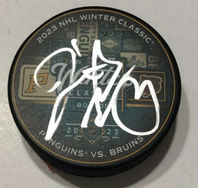 JIM MONTGOMERY SIGNED BOSTON BRUINS 2023 WINTER CLASSIC HOCKEY PUCK W/ CASE COA