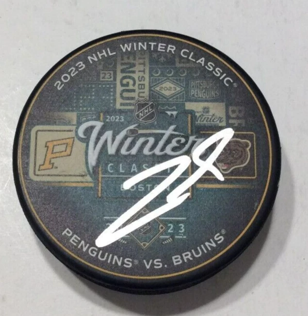 PAVEL ZACHA SIGNED BOSTON BRUINS 2023 WINTER CLASSIC HOCKEY PUCK W/ CASE COA