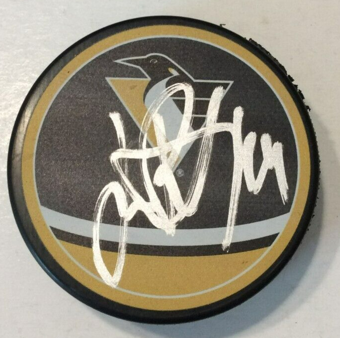JAN RUTTA SIGNED PITTSBURGH PENGUINS HOCKEY PUCK W/ CASE COA
