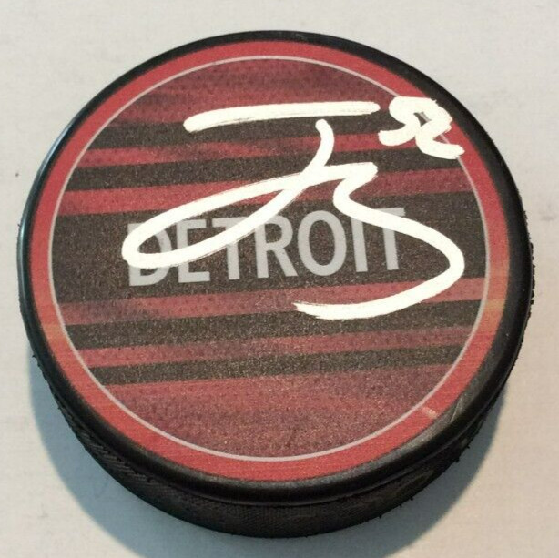JONATAN BERGGREN SIGNED DETROIT RED WINGS HOCKEY PUCK W/ CASE COA