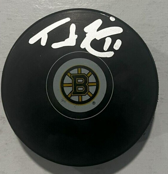 TRENT FREDERIC SIGNED BOSTON BRUINS HOCKEY PUCK W/ CASE COA